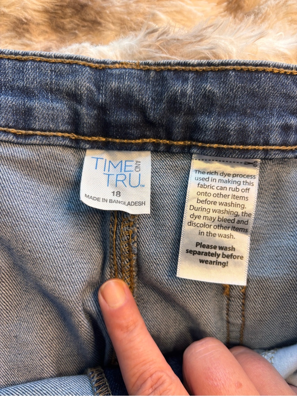 Time and Tru Wide-Leg Capri Jeans in Blue Denim - Picture 3 of 6